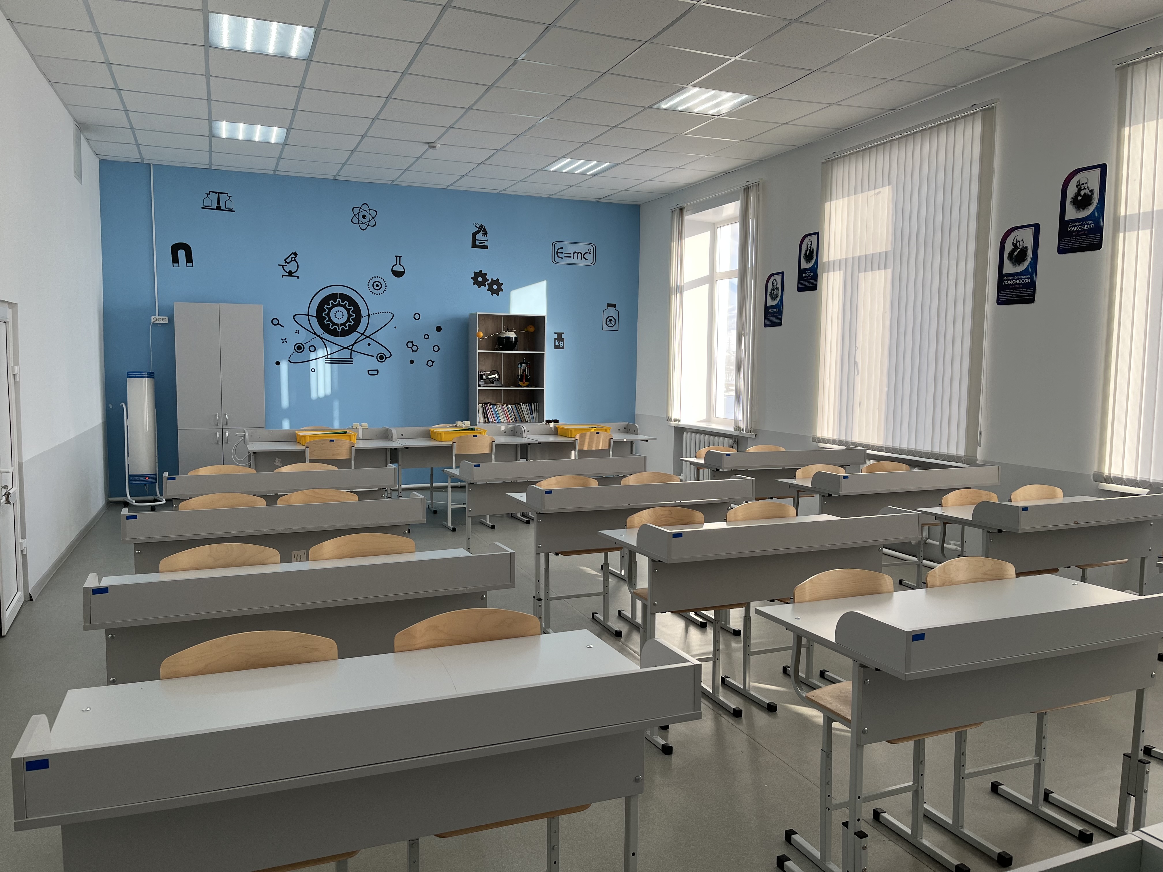 Изображения кабинета физики.